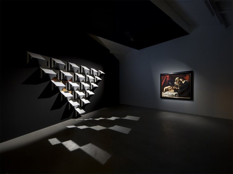 View of the exhibition Caravaggio "Judith and Holofernes" / Daniel Buren "Pyramidal, haut-relief - A5