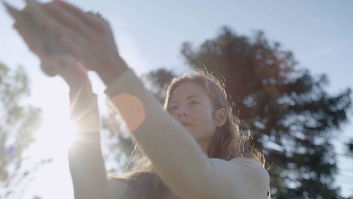 Image extraite du film Le Cantique des oiseaux, variation, film UHD, 25 min © Katia Kameli, ADAGP, Paris, 2023