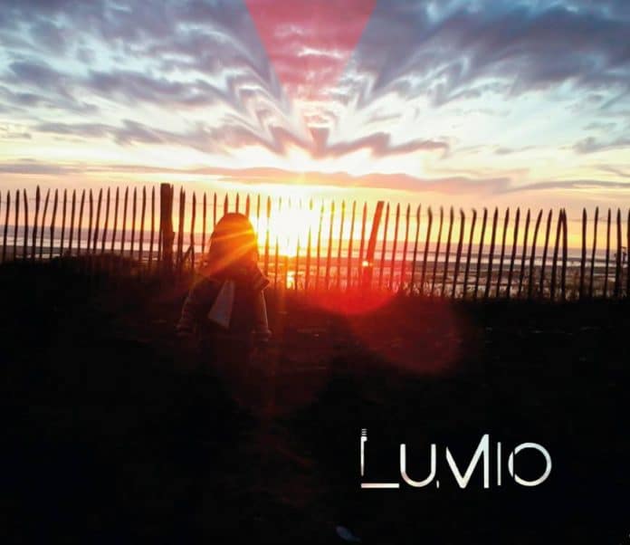 Lumio : Staring at the sun